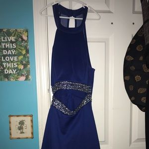 Formal dress with an open stomach